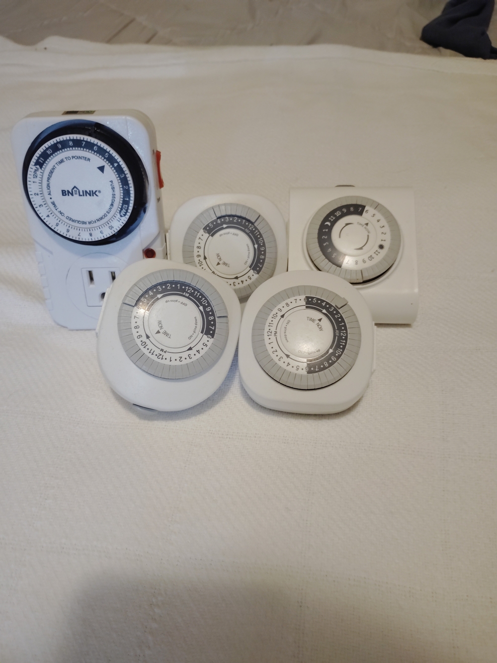 BN-LINK White Mechanical Plug-In Timer with Additional White Timers